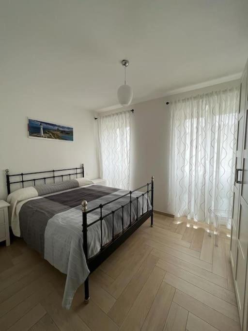 Appartato A 5 Minuti Dal Mare Apartment Империа Екстериор снимка